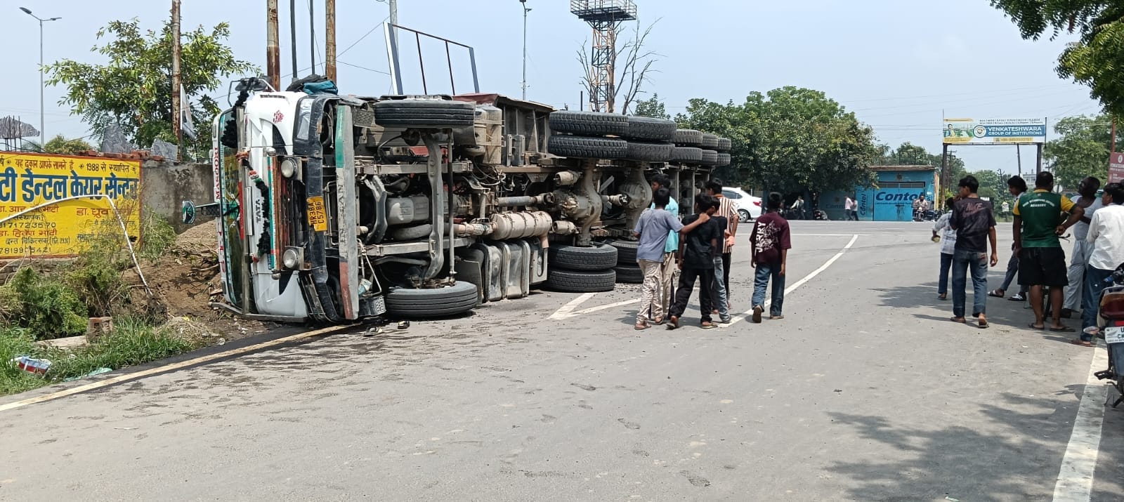 Meerut: Truck Carrying Dust Overturns After Losing Control, Three People Injured