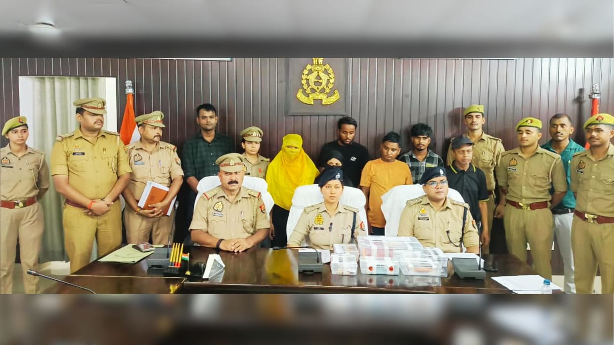 Gang selling fake bank accounts busted six arrested female ringleader and postman operated in varanasi