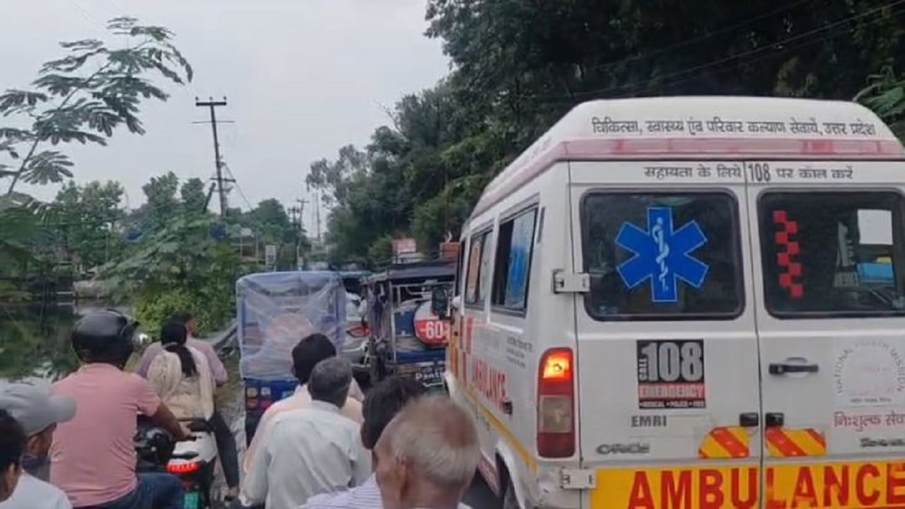 ट्रैफिक जाम में फंसी एंबुलेंस