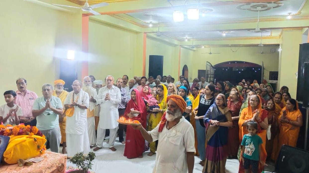 Jhansi: Devotees were overcome with emotion while listening to the story of the Rukmini-Krishna wedding