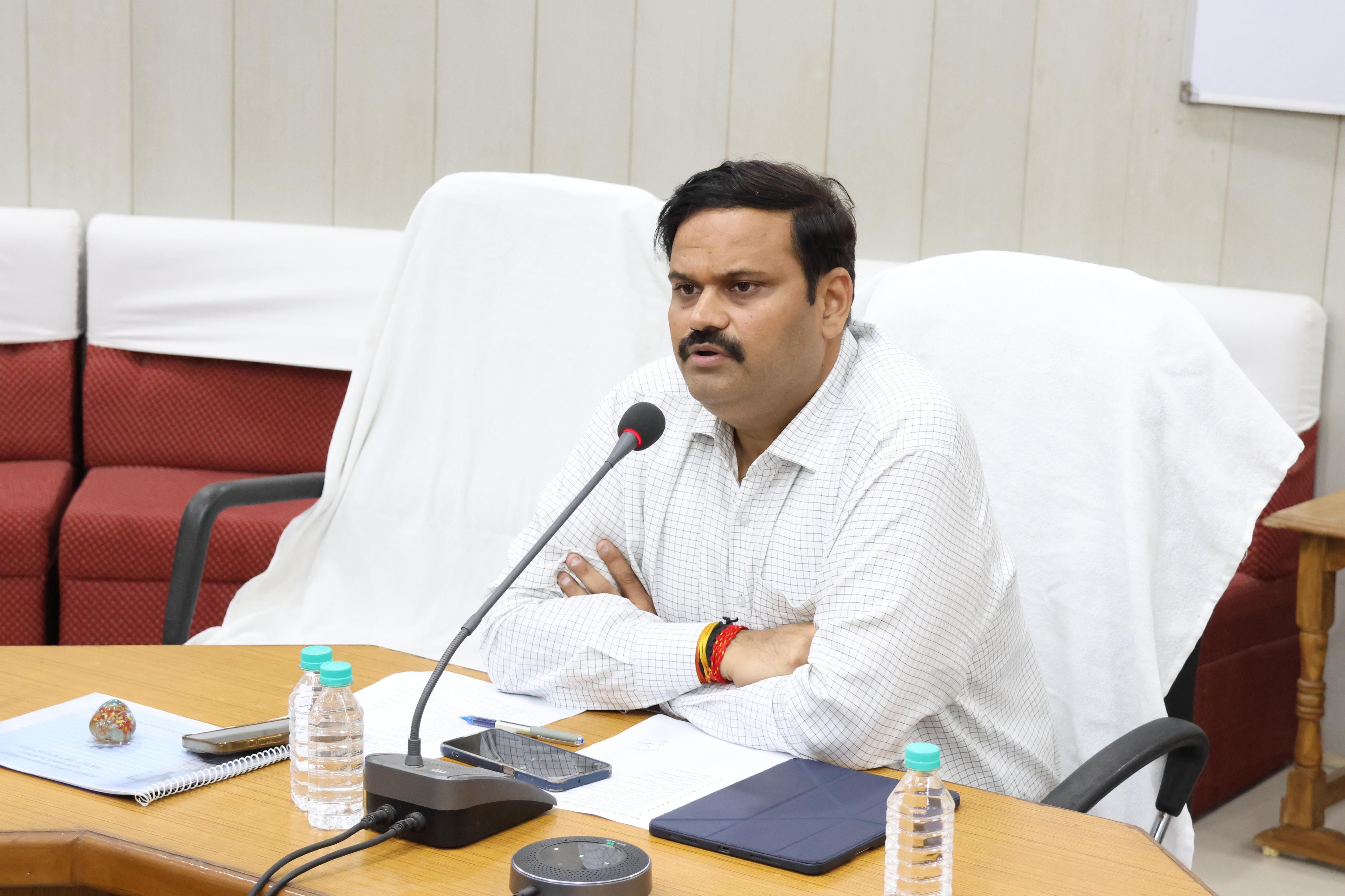 संभागायुक्त कर्मवीर शर्मा