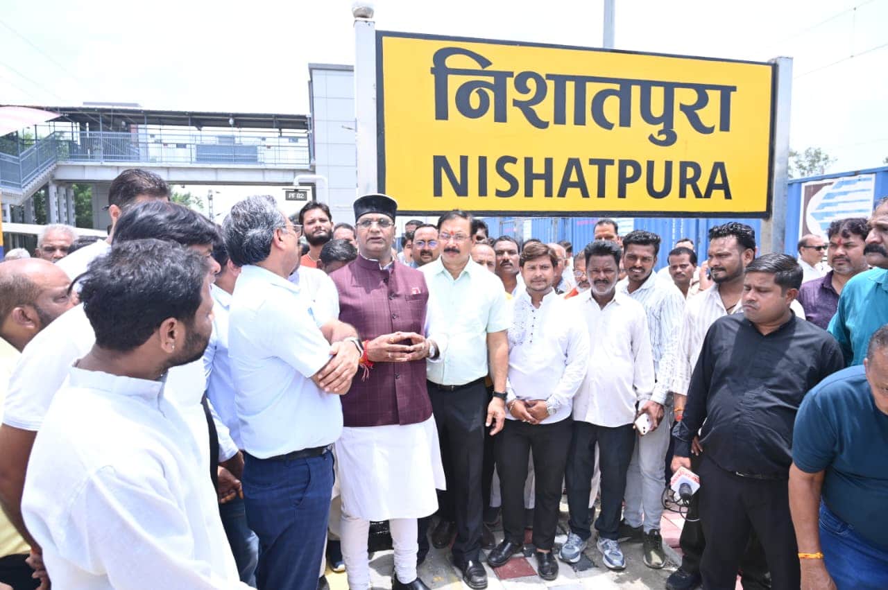 निशातपुरा स्टेशन का निरीक्षण करने पहुंचे मंत्री विश्वास सारंग