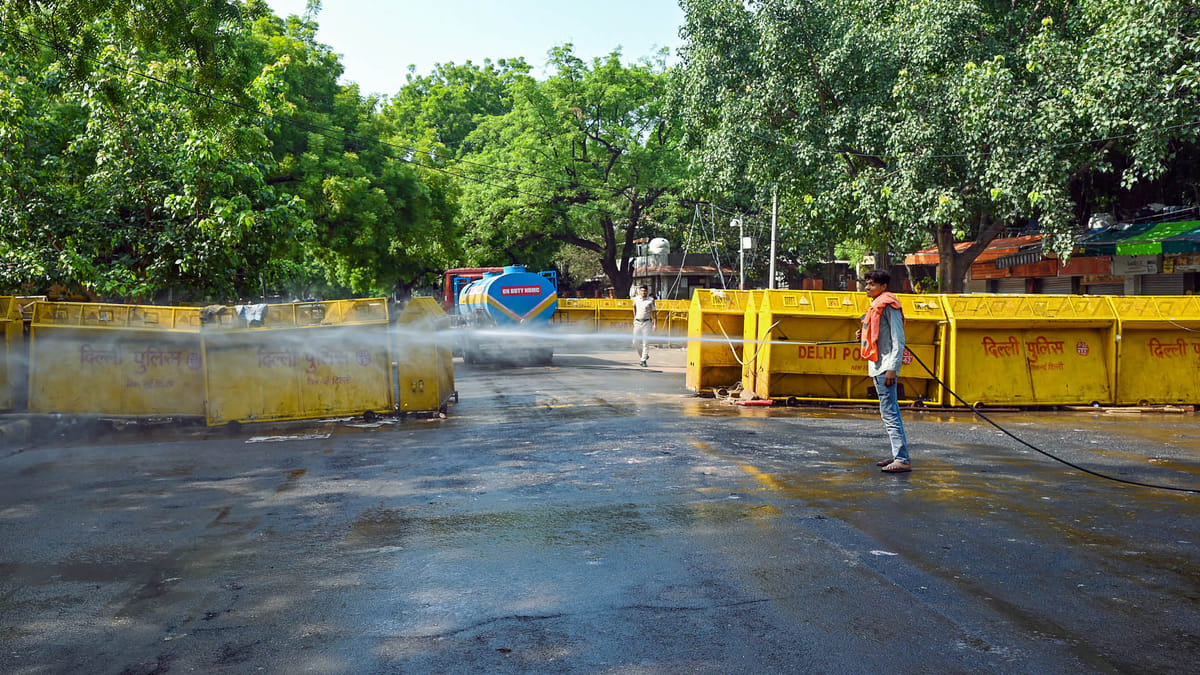 सामान्य हुई लुटियंस दिल्ली, दीवारों से मिटे आंदोलन के निशान; पर्यटकों की चहल-पहल लौटी; तस्वीरें