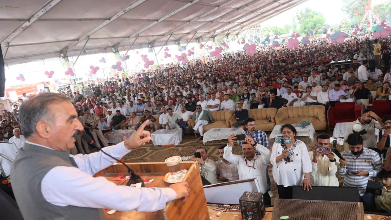 नगरोटा बगवां में बाल मेले के समापन पर  मुख्यमंत्री सुखविंद्र सिंह सुक्खू।