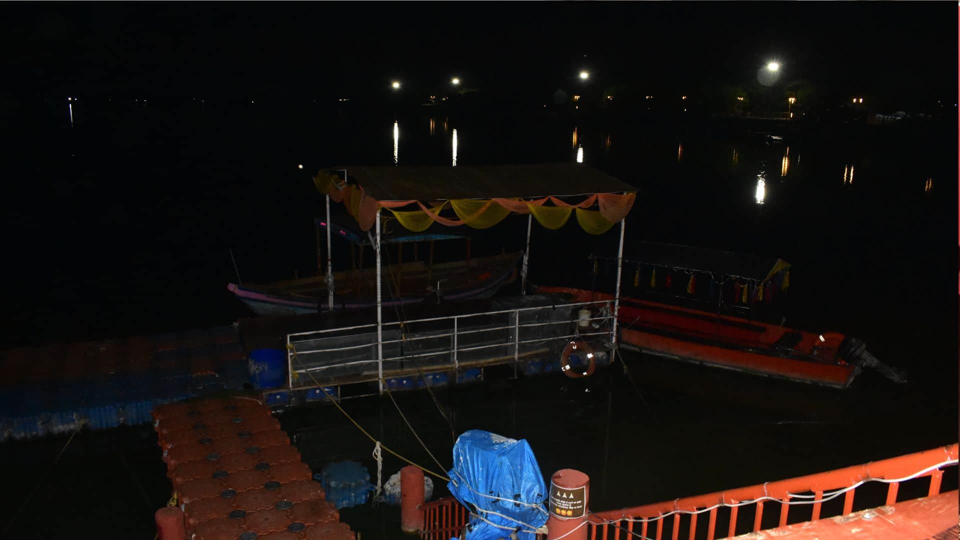 Collision involving two boats in Gorakhpur Ramgarh Tal tourist dies