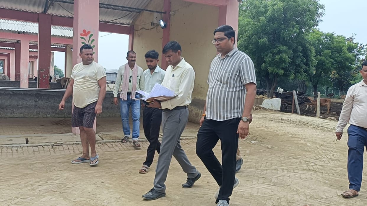Kanpur SDM-BDO enraged by chaos Rampur cow shelter issued ultimatum NGO over death of two cattle