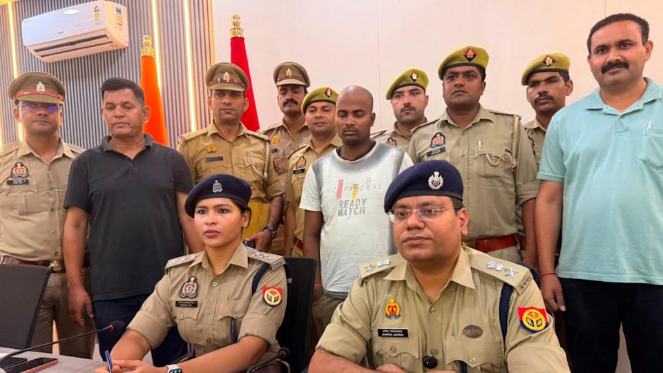 पुलिस की गिरफ्त में आरोपी