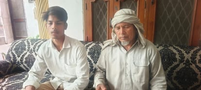 up Police visited home of Junaid who feeding students at Jantar Mantar