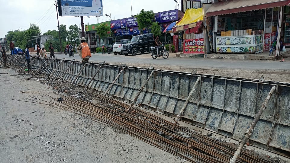 NHAI Begins Repair of Damaged Dividers and Railings on Agra-Etmadpur Highway