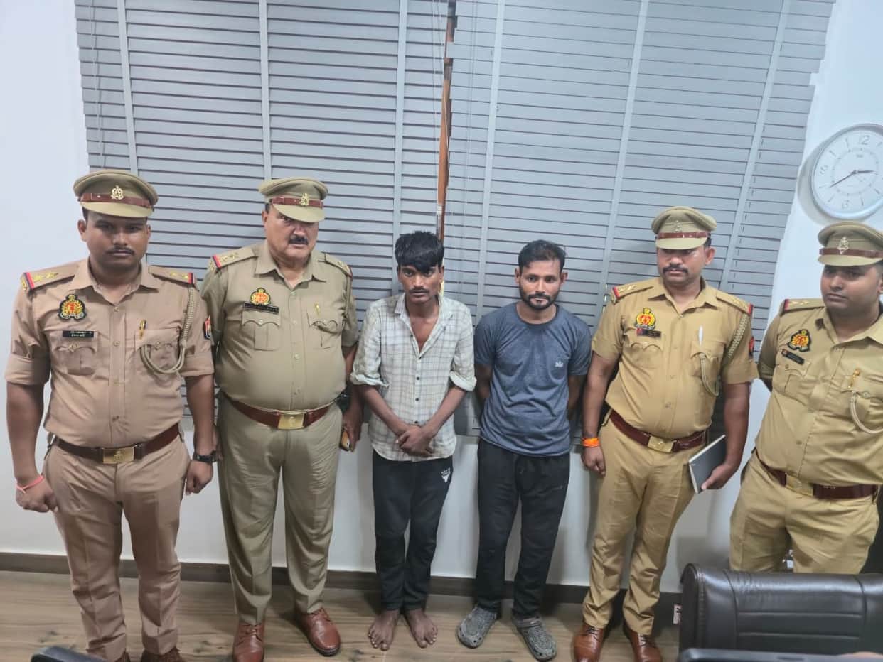 Kanpur Theft of 21 lakh at PAC personnel's home solved 2 cunning thieves arrested