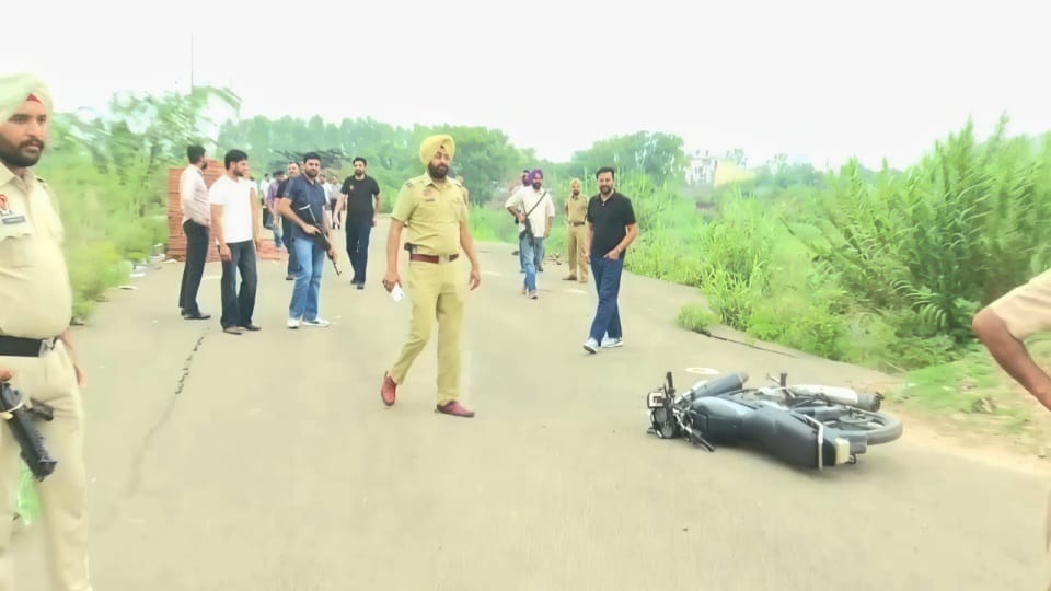 पुलिस और बदमाशों में मुठभेड़