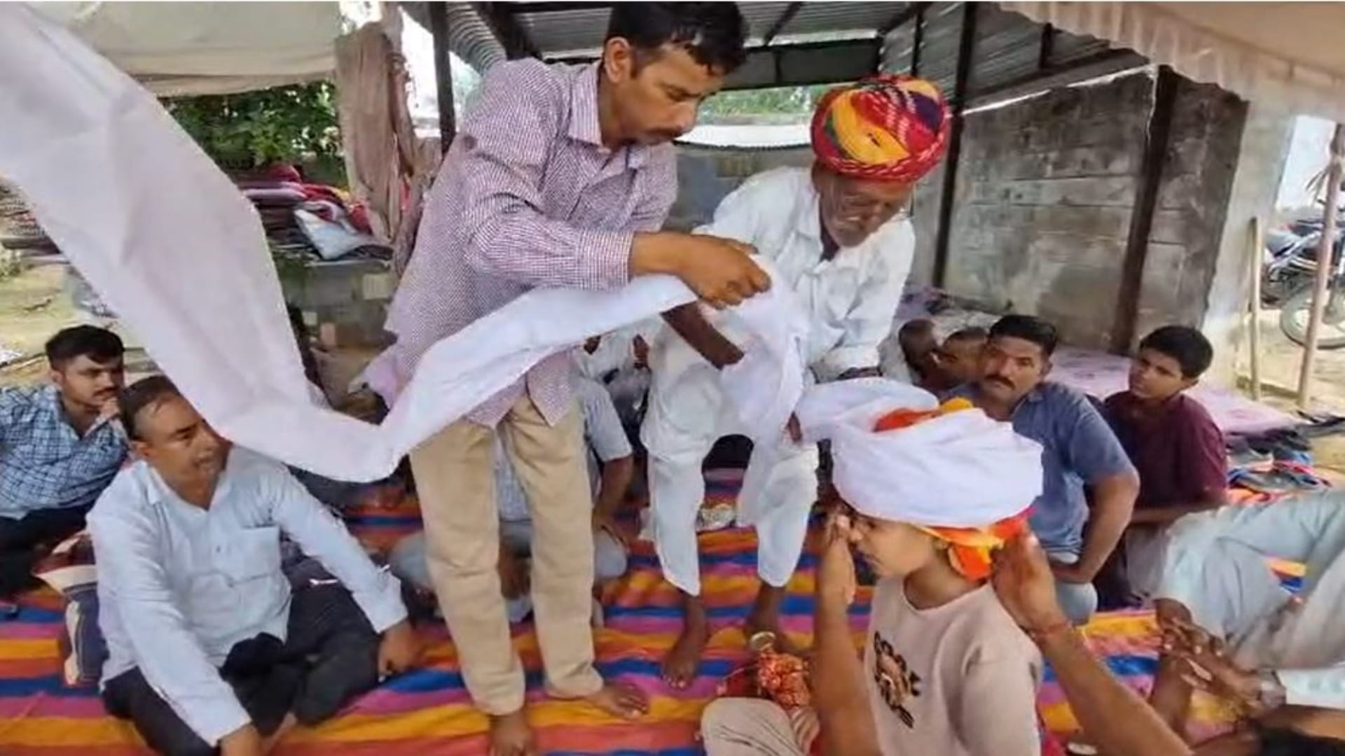 बेटी को पगड़ी पहनाकर पूरा किया पाग दस्तूर