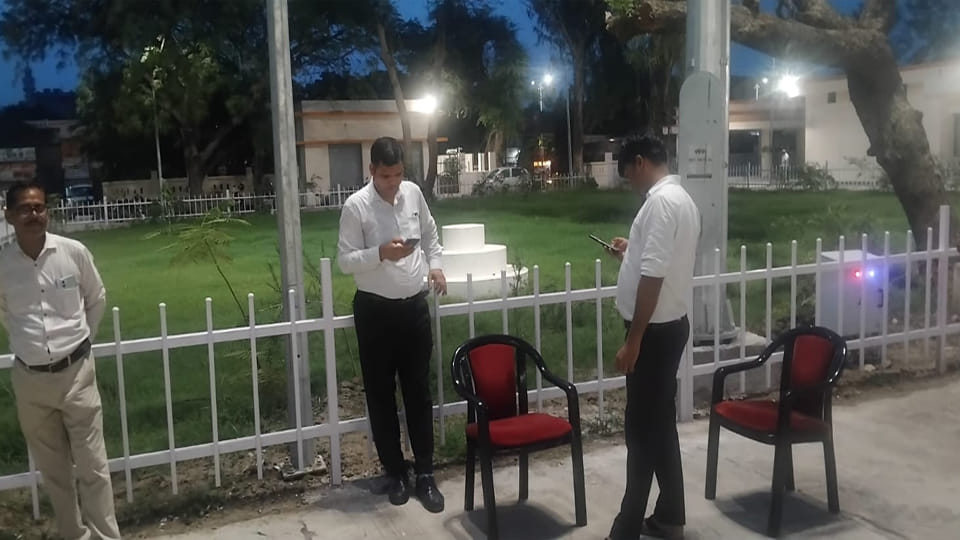 Jalaun: IAS officer Rinku Singh Rahi finds no space in the new Tehsil building