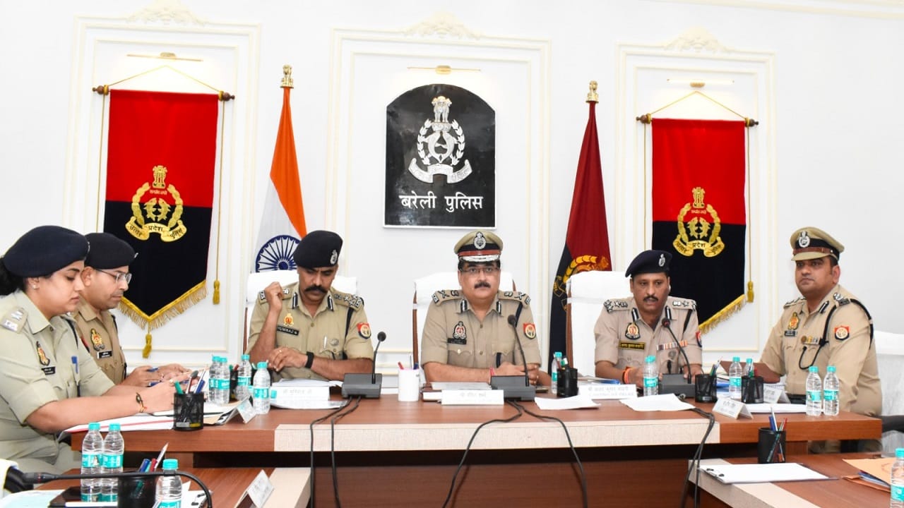 एडीजी रमित शर्मा ने की समीक्षा बैठक।