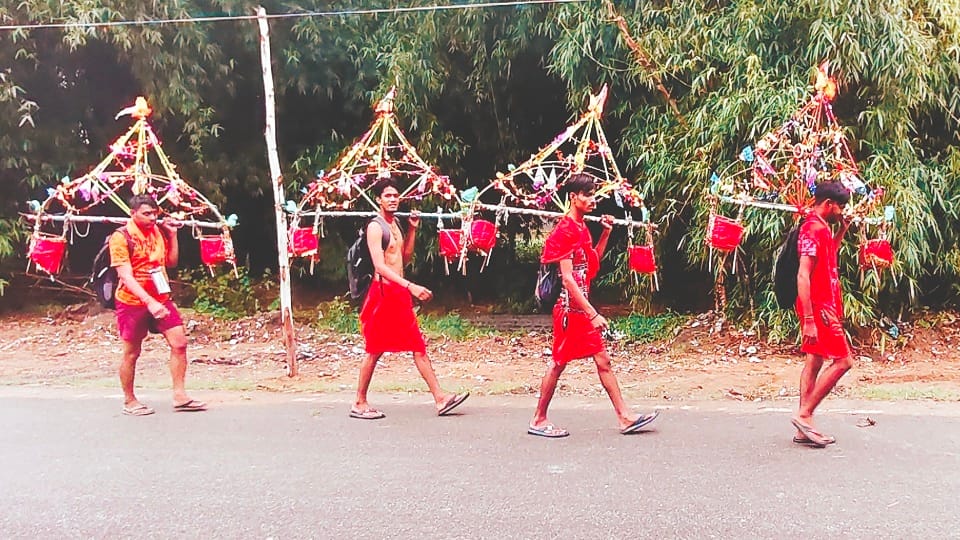 डीजे की धमक पर सख्ती, 12 फीट से ऊंची नहीं होगी कांवड़; शिवभक्तों के लिए जारी हुई गाइडलाइन