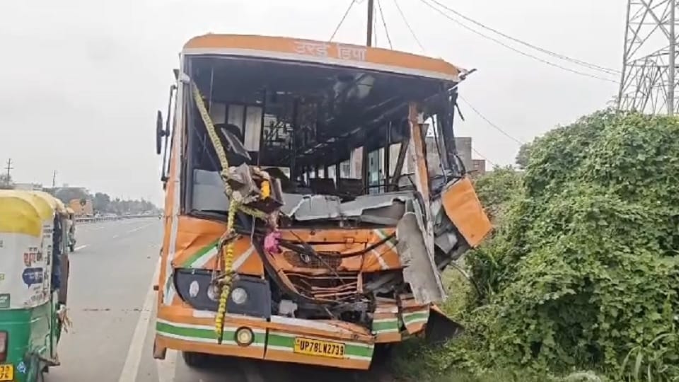 Horrific road accident on GT Road in Secunderabad, bus collides with tractor-trolley