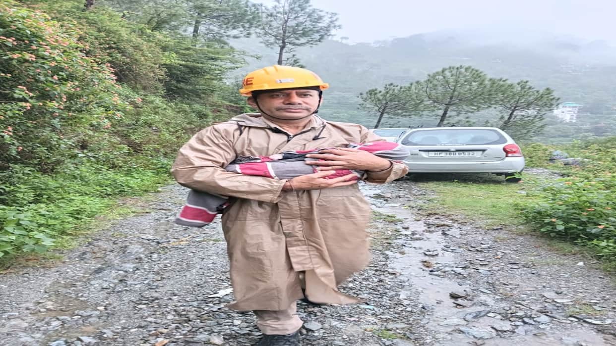 Chamba Road Accident: Life was lost, but maternal love prevailed,  she held her beloved child close to her che
