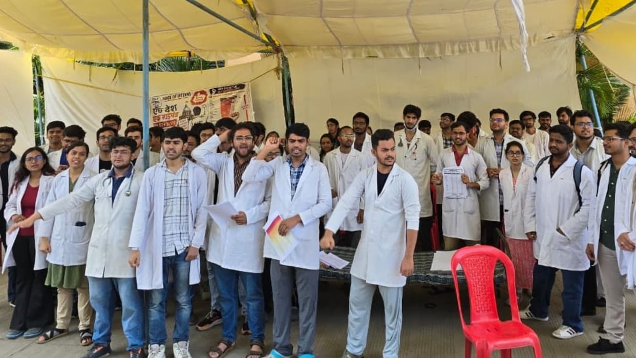 MP: Government begins considering proposal to hike stipends; hunger strike suspended, but work boycott continu