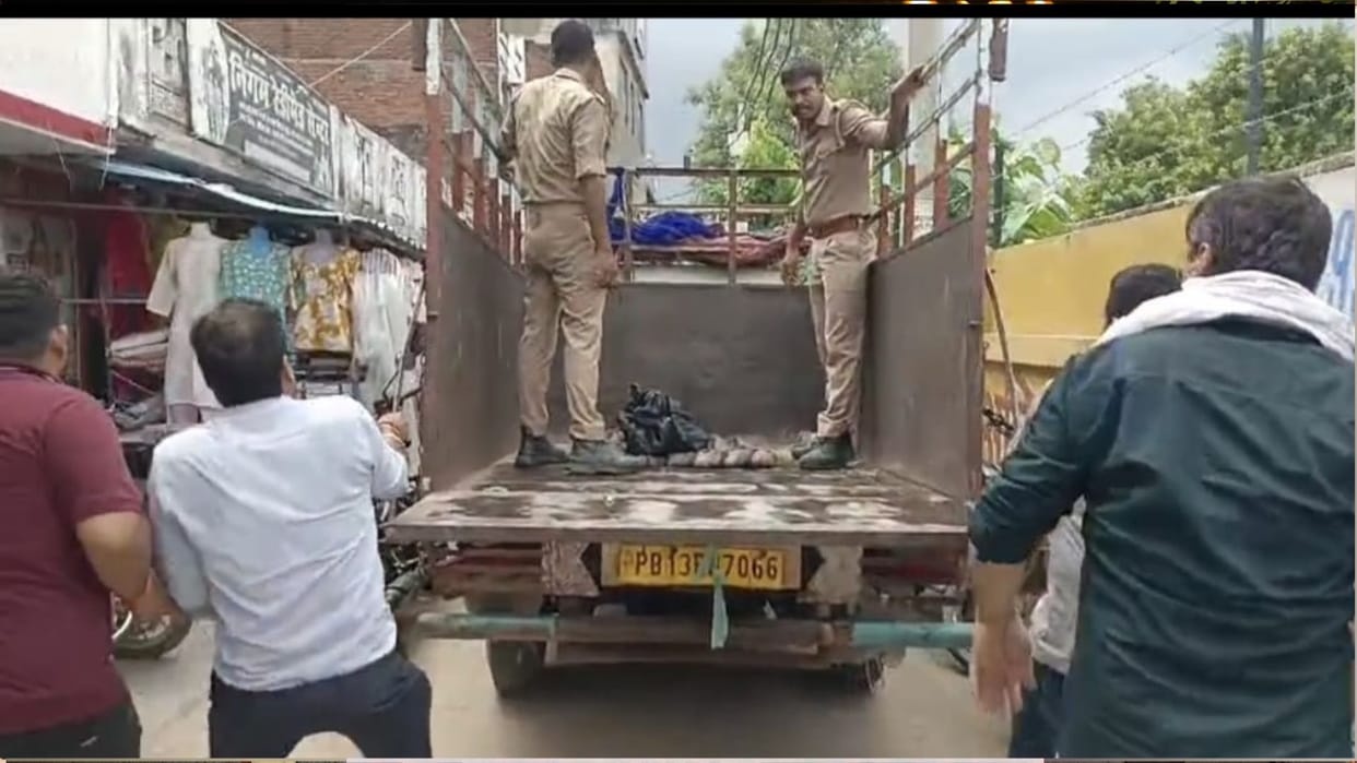 The body of a bullion trader's grandson from Khajni, Gorakhpur, was found in a neighbor's basement.