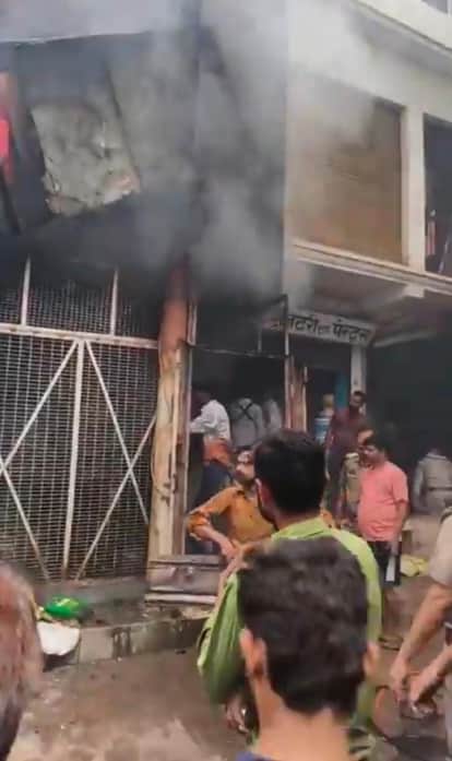 Banda News, Kalpana Garments Fire, Shop Fire, Fire Brigade, Banda Market, Uttar Pradesh News