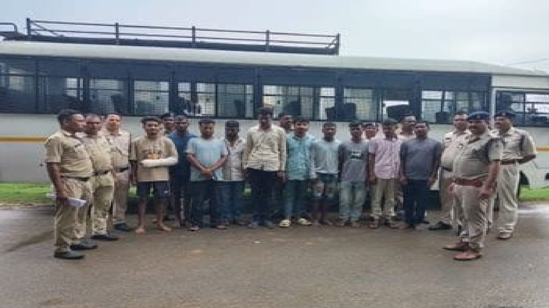 पुलिस के गिरफ्त में आरोपी