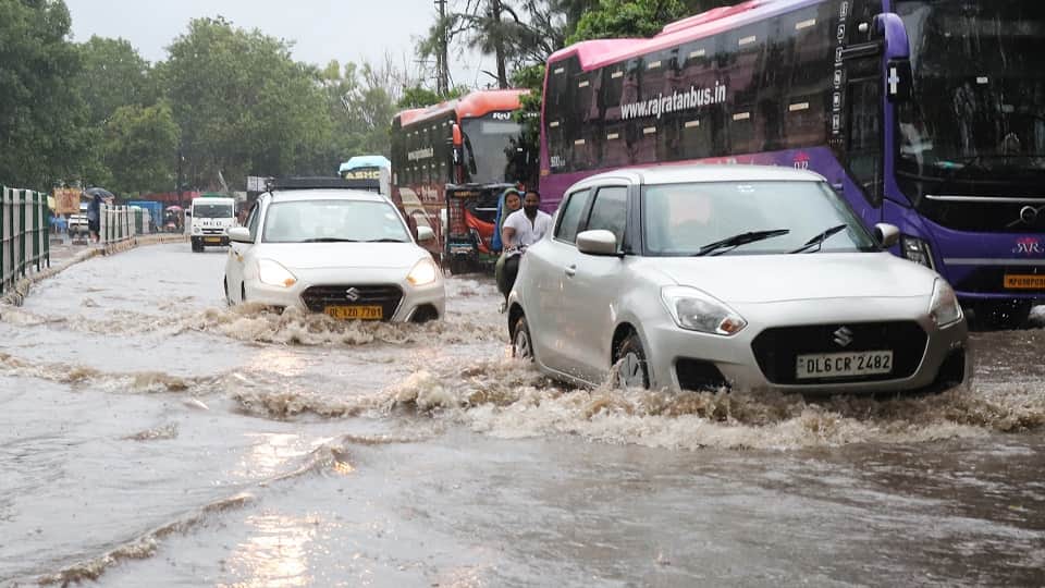 Just few hours rain Delhi waterlogged VVIP areas submerged—government claims exposed