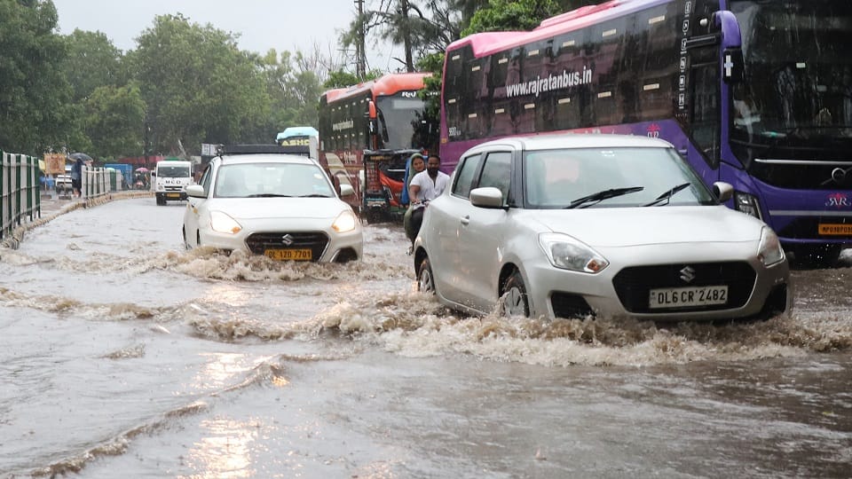 Just few hours rain Delhi waterlogged VVIP areas submerged—government claims exposed