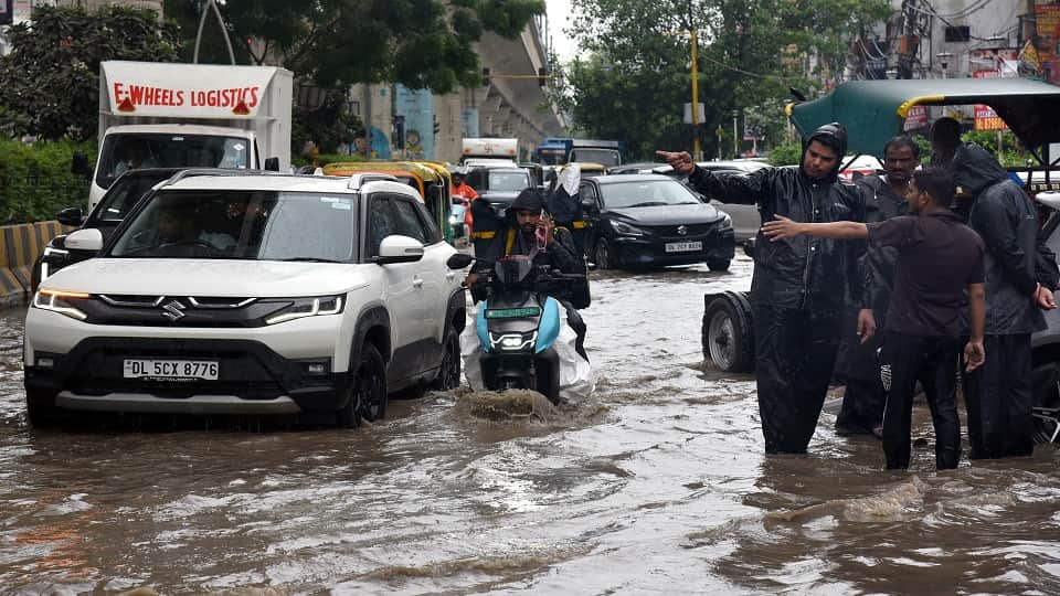 Just few hours rain Delhi waterlogged VVIP areas submerged—government claims exposed
