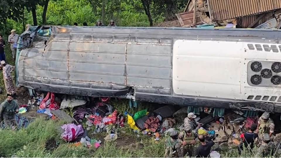 Jammu Accident Yatra Bus Overturns at S-Mode Hariganiwan in Gund many Injured