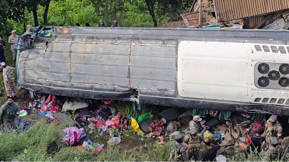 Jammu Accident Yatra Bus Overturns at S-Mode Hariganiwan in Gund many Injured