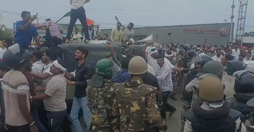 किसानों की पुलिस से झड़प
