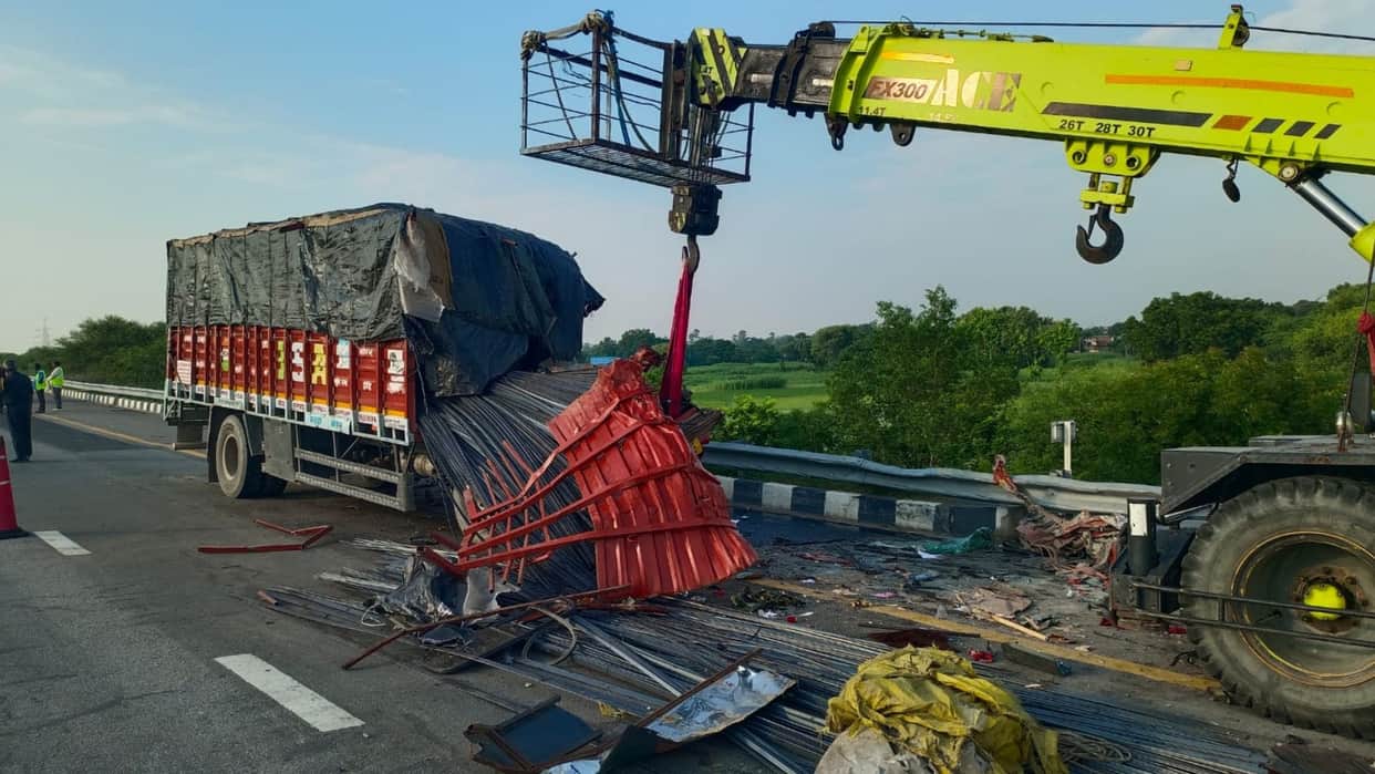 Road accident on Purvanchal Expressway Driver and helper injured after truck rams into  stationary truck