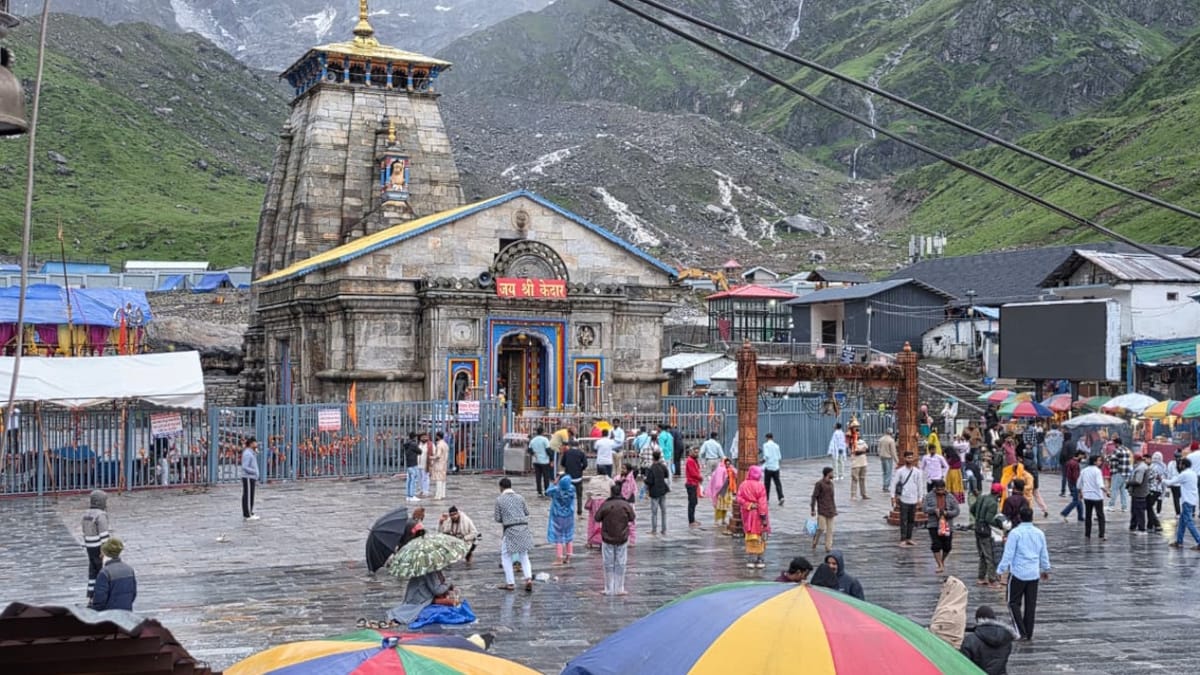 Uttarakhand: भारी बारिश से केदारनाथ यात्रा पड़ी धीमी, यमुनोत्री हाईवे कई जगह अवरुद्ध, घनसाली में स्कूल बंद