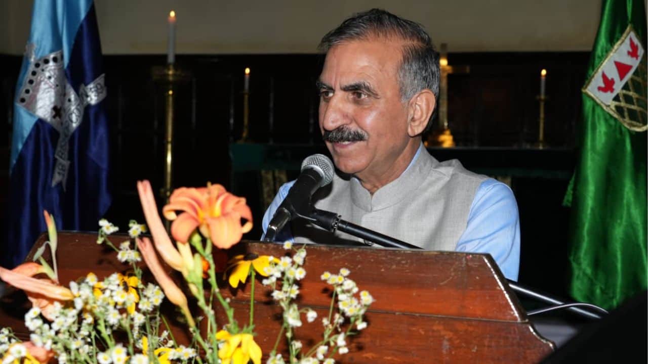 मुख्यमंत्री सुखविंद्र सिंह सुक्खू संबोधित करते हुए।