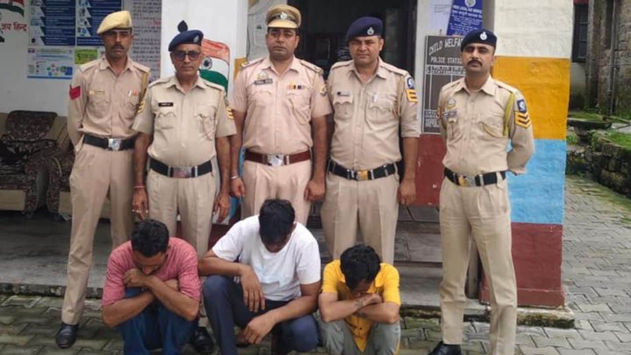 पुलिस की गिरफ्त में आरोपी।