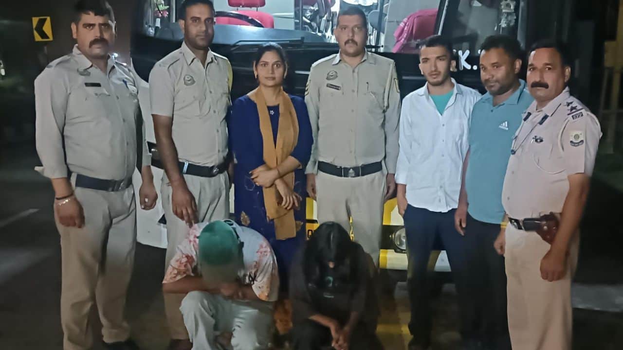 पुलिस की गिरफ्त में आरोपी।