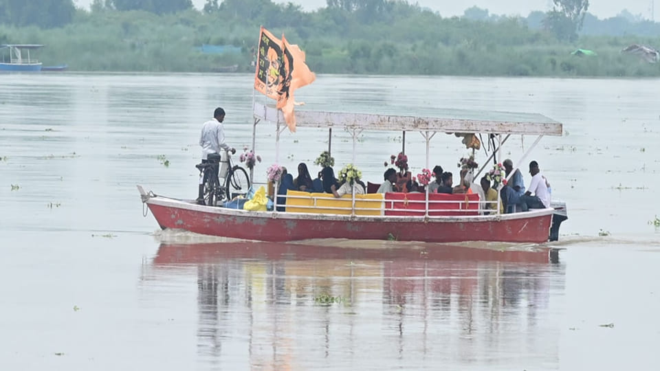 Ganga water level rises: Boat operations suspended, alert issued for villages in the Katri area