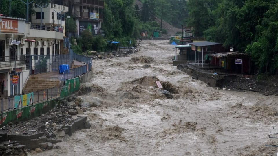 Uttarakhand Heavy rain and flood warning administration on high alert in seven districts, schools closed