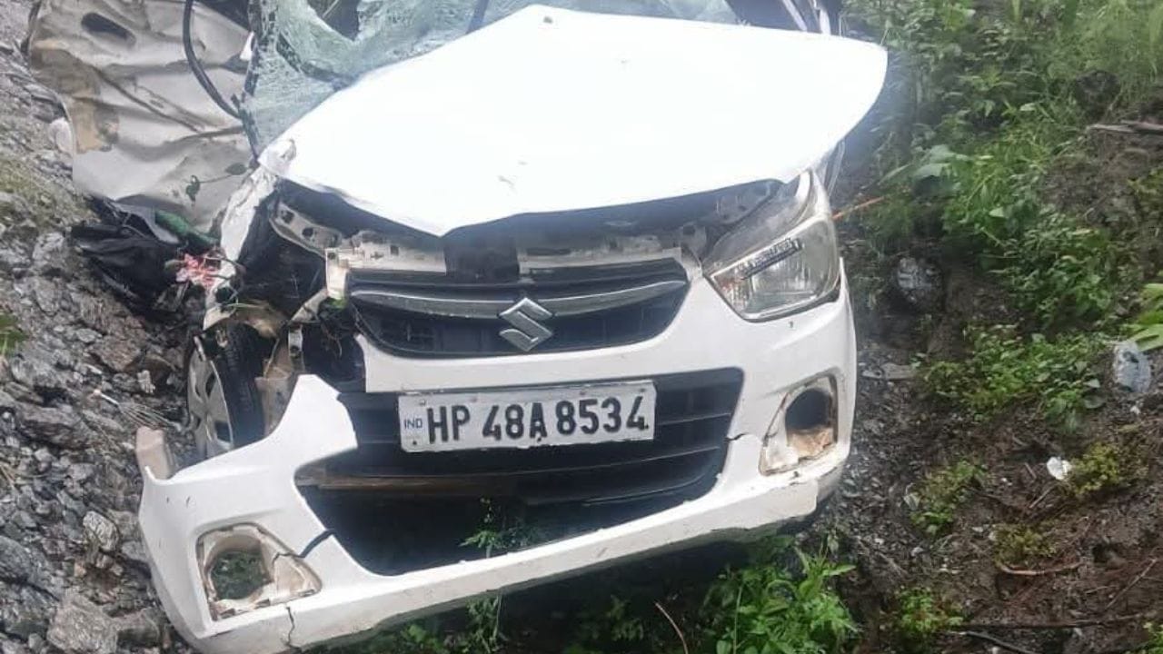 himachal heavy rain landslide flash flood damage road block