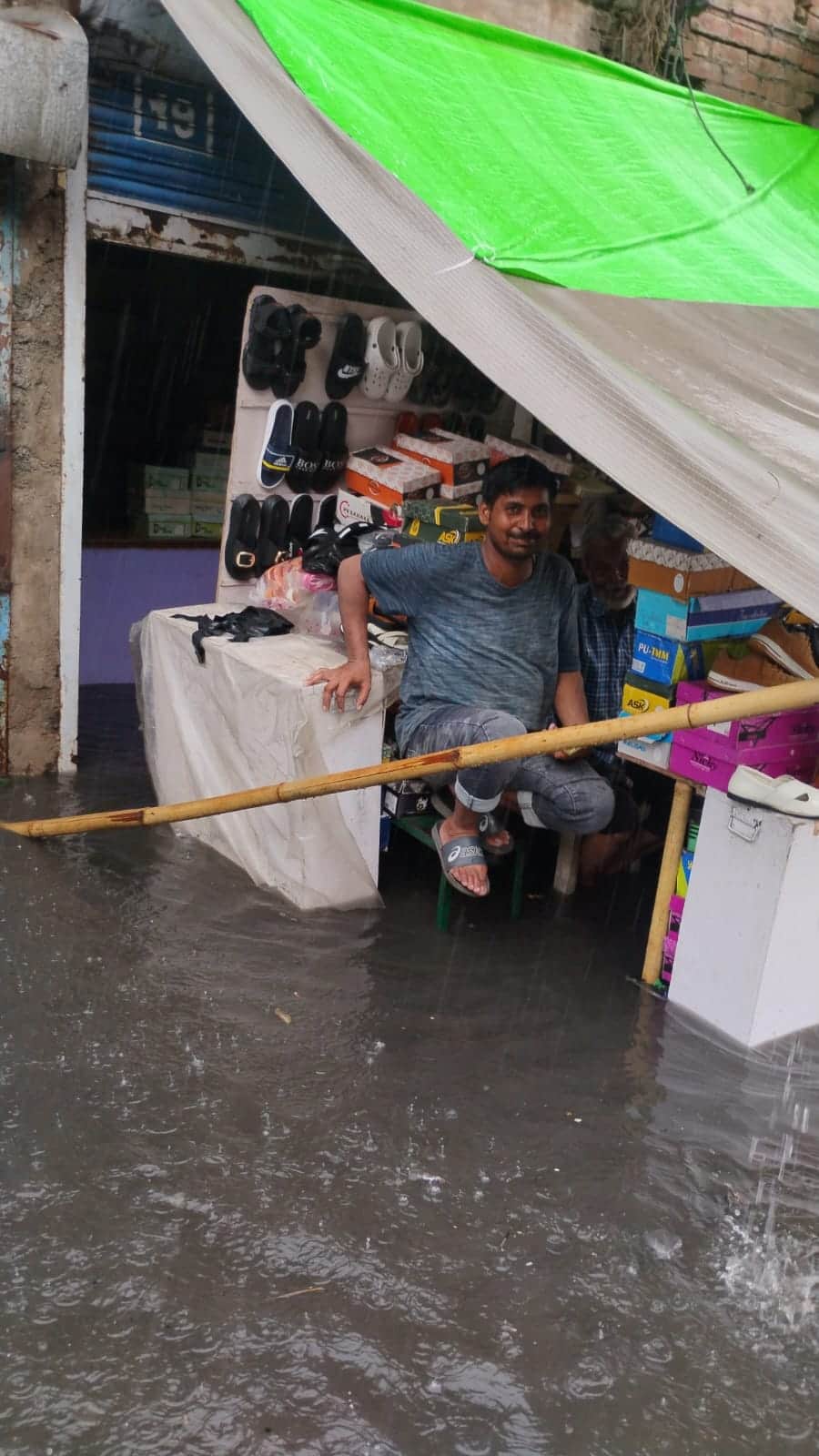 orai-waterlogging-after-15-minute-rain-drain-water-entered-shops-jalaun