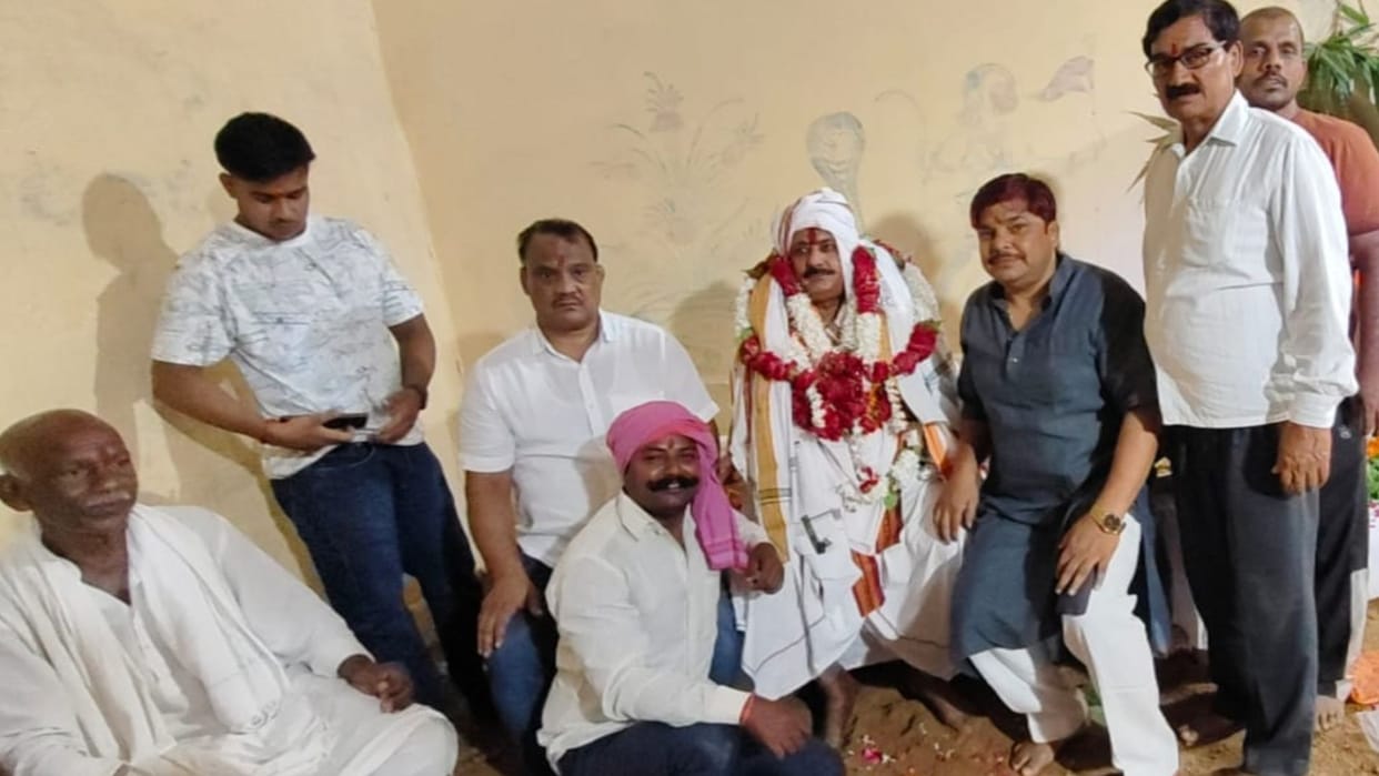 Guru Purnima Manohar sport of wrestling alive honored managing Guru Gaya Seth Akhara since 1976