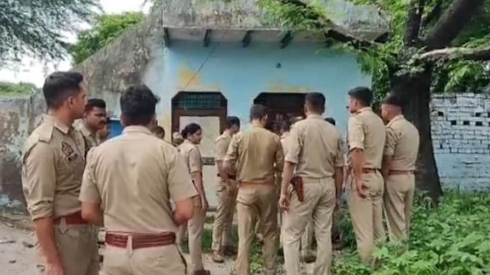 Husband absconding after brutally murdering wife in Agra