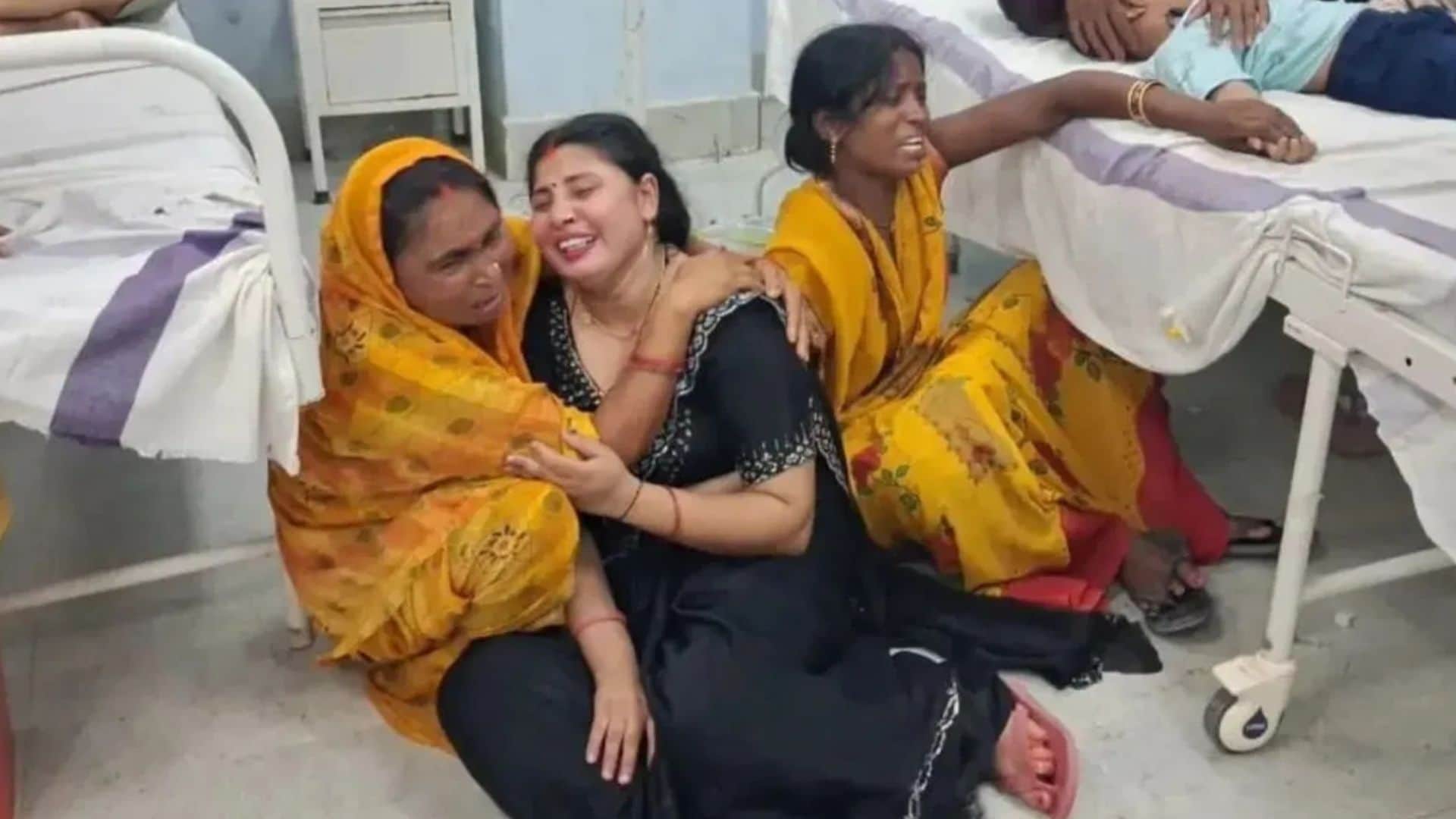 अस्पताल में रोते बिलखते परिजन