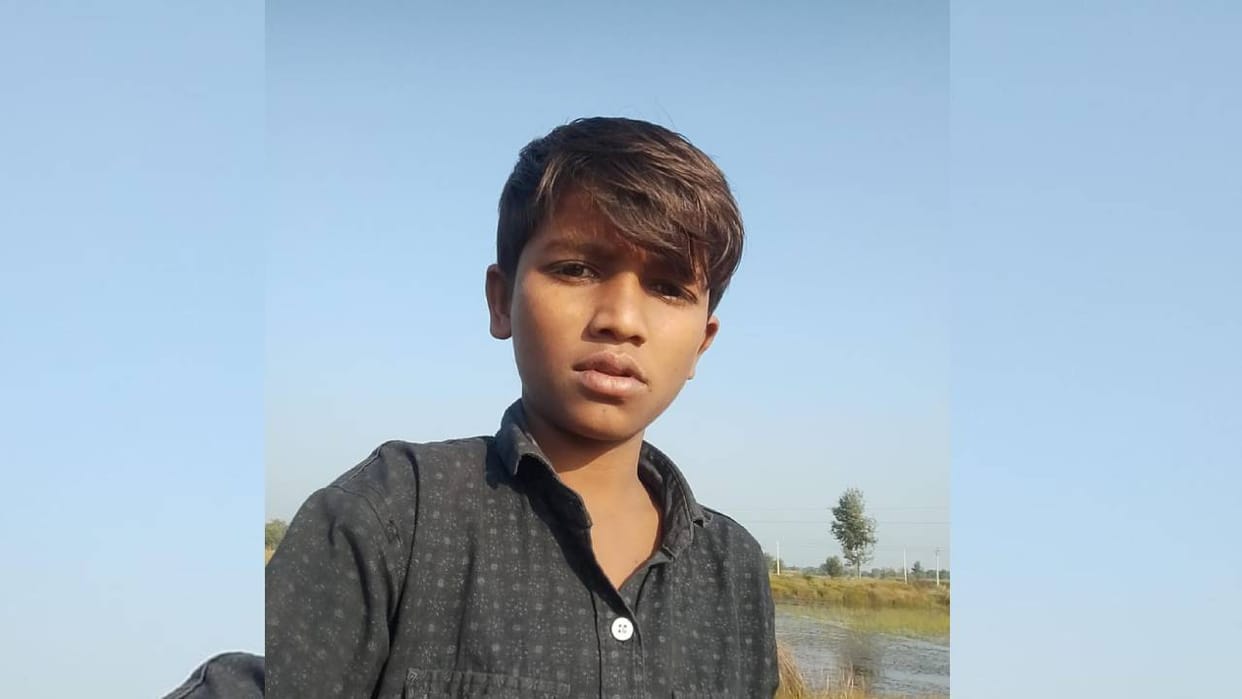 Balrampur: Speeding truck hits bicycle near Inter College; Class 10 student killed.