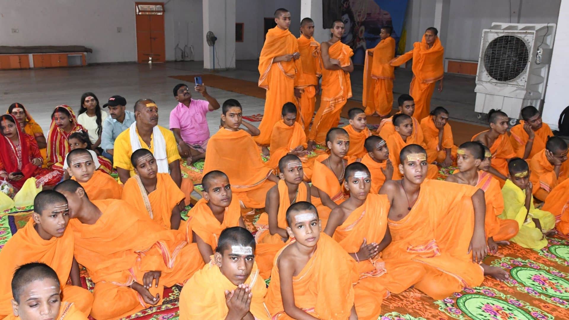Guru Purnima showered at Shivdham about 1 million heads bowed Guru feet massive crowds thronged Kashi