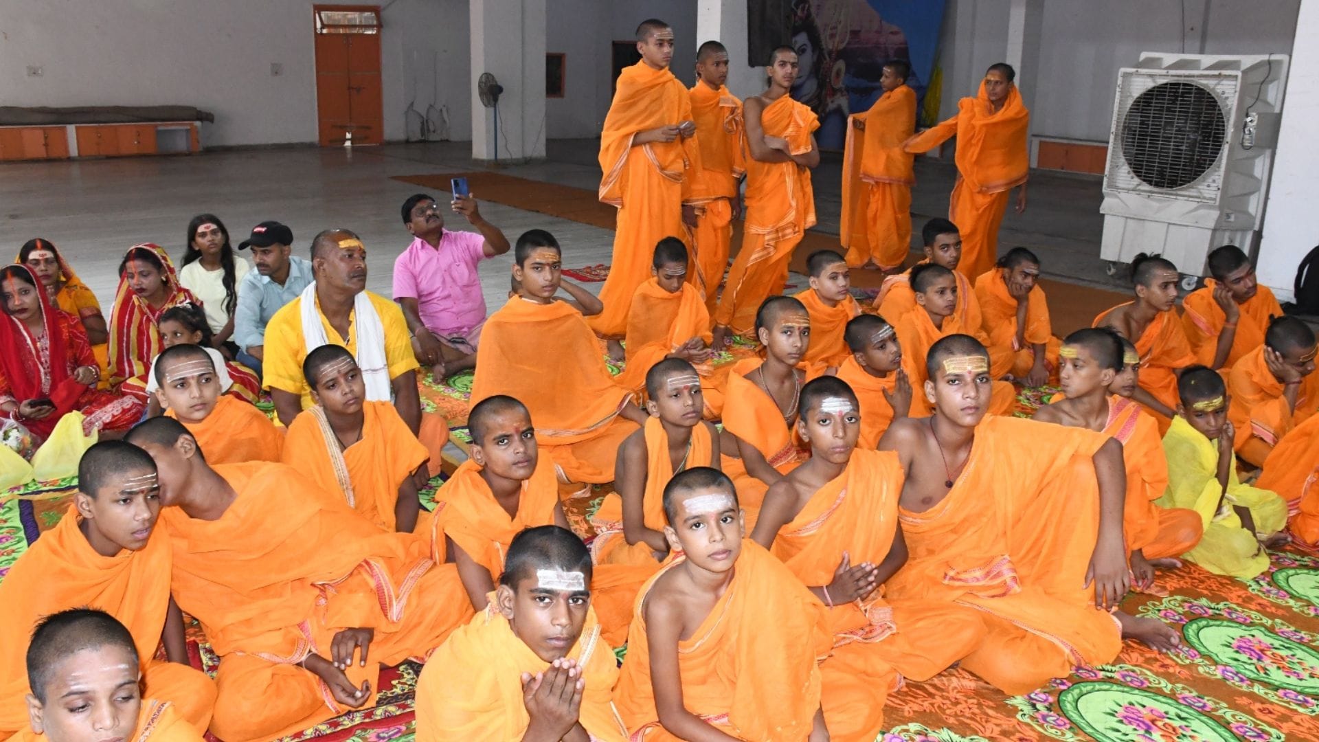 Guru Purnima showered at Shivdham about 1 million heads bowed Guru feet massive crowds thronged Kashi