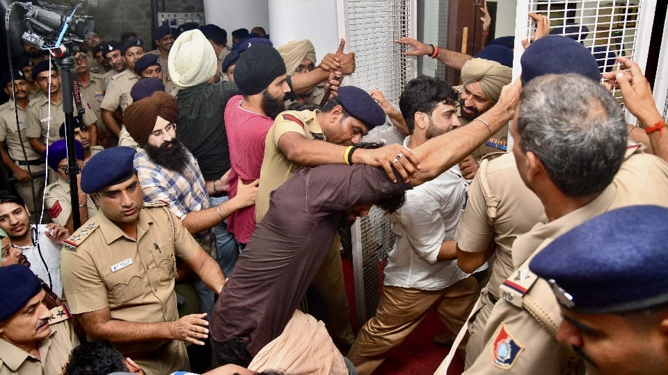 Death of Chandigarh PU research scholar Jyoti Family refuses to claim body demands CBI probe