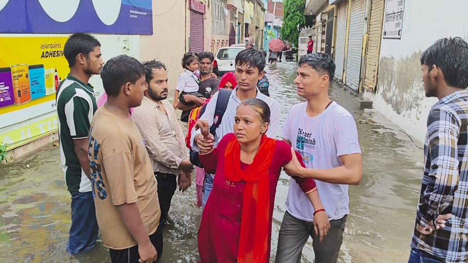स्कूल की छुट्टी के बाद घर लौटने के दौरान हुआ हादसा