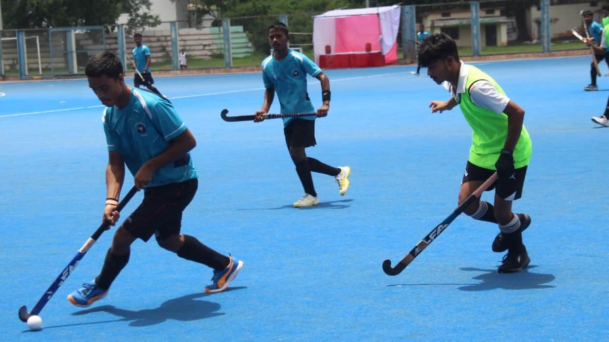 Jhansi: Jhansi dominates in hockey; defeats Aligarh and Agra.