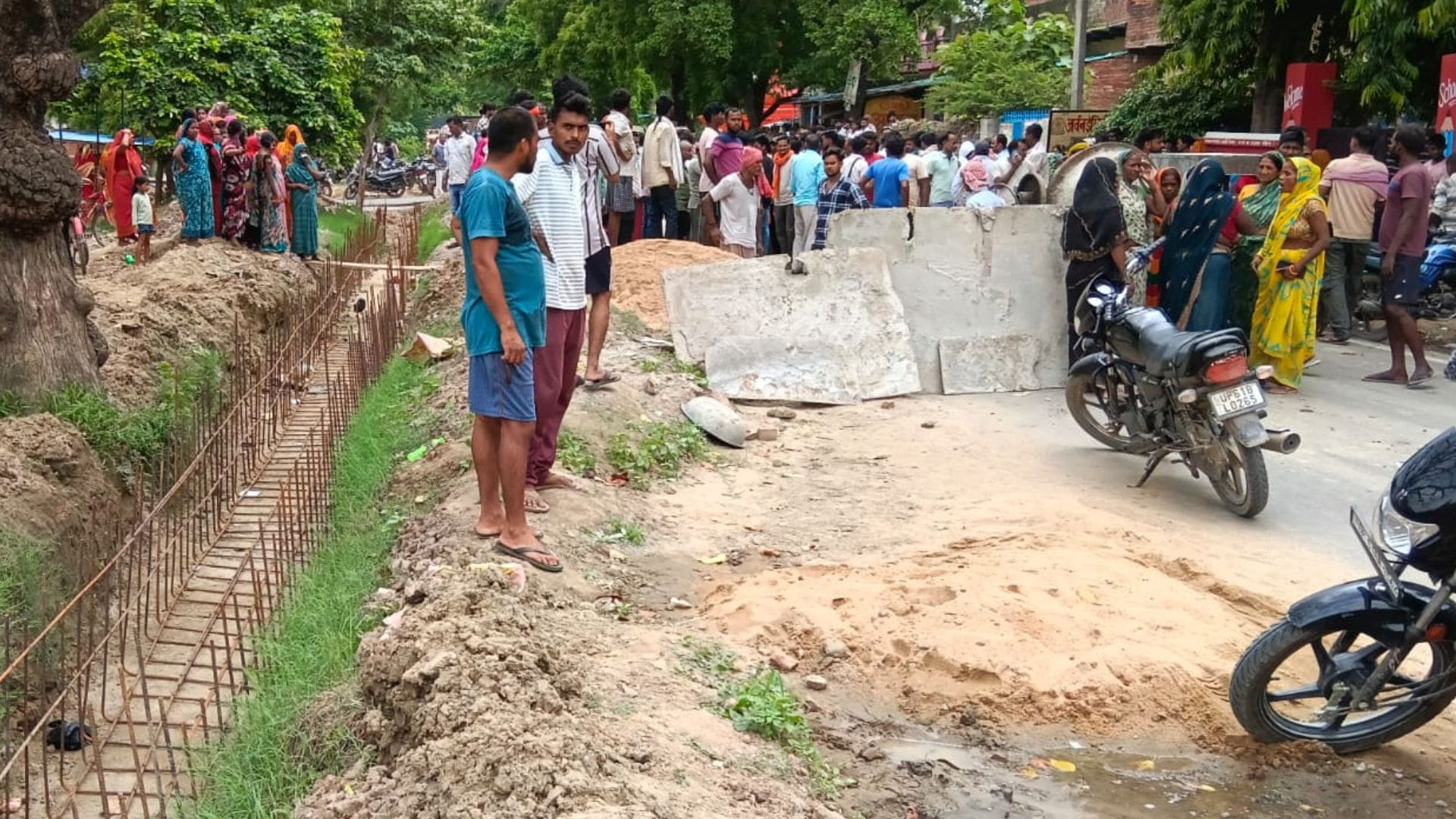 Head crushed helmet Road blockade following clinic owner death demand for job for wife SDM arrives